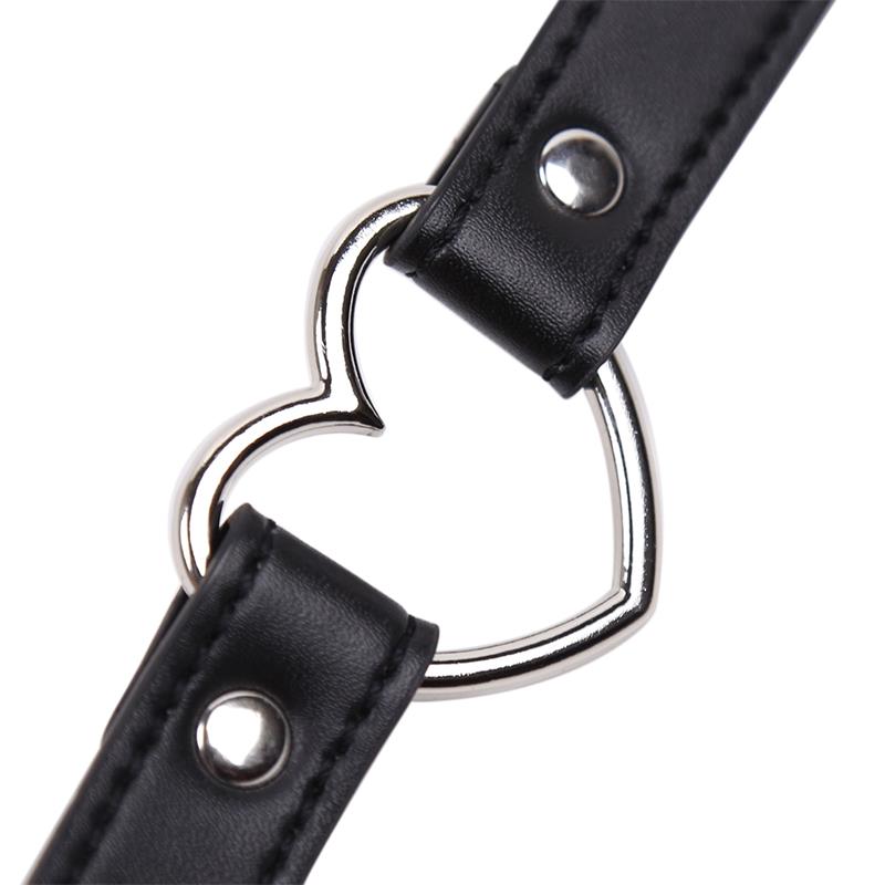 Collar Con Aro En Forma De Corazón Negro