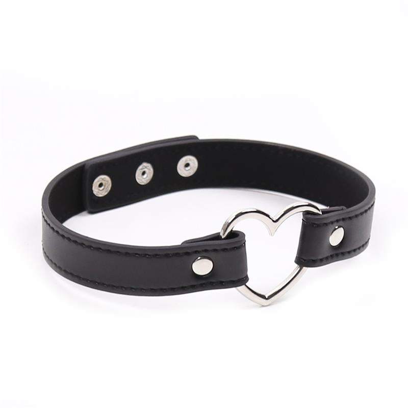 Collar Con Aro En Forma De Corazón Negro