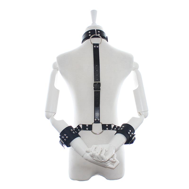 Collar Con Restricciones Negro