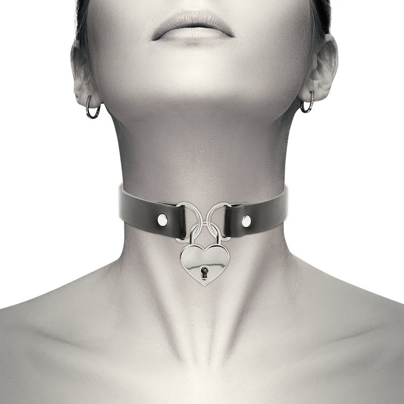 Coquette Chic Desire - Collar Cuero Vegano Accesorio Corazón Con Llave