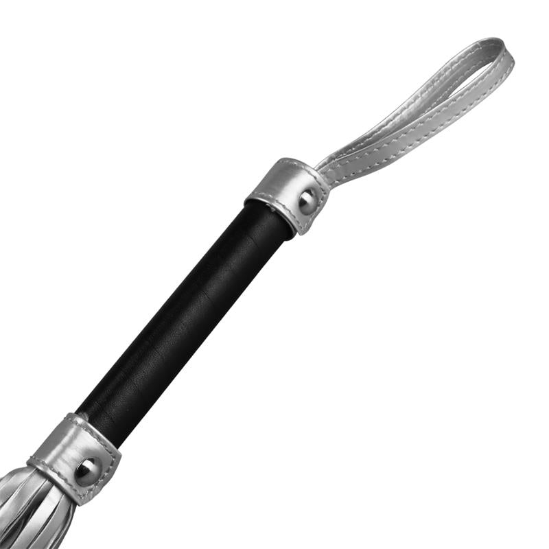 Flogger Cuero Sintético Plateado Y Negro