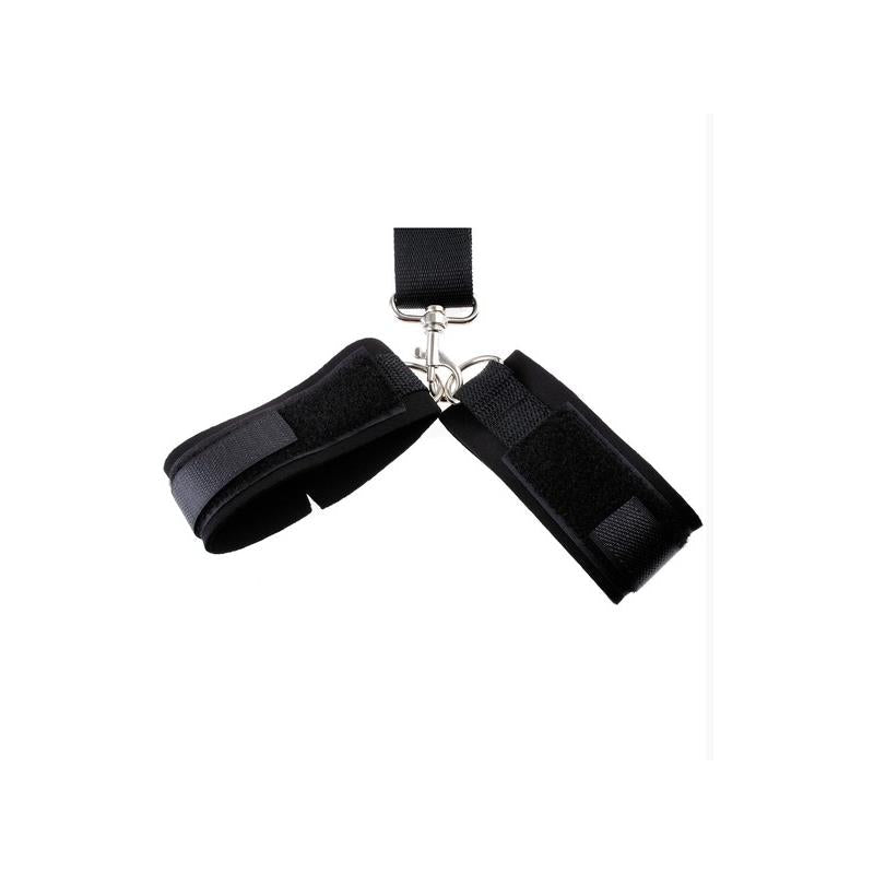 Mordaza Y Esposas En Restricciones Negro