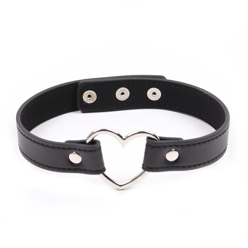 Collar Con Aro En Forma De Corazón Negro
