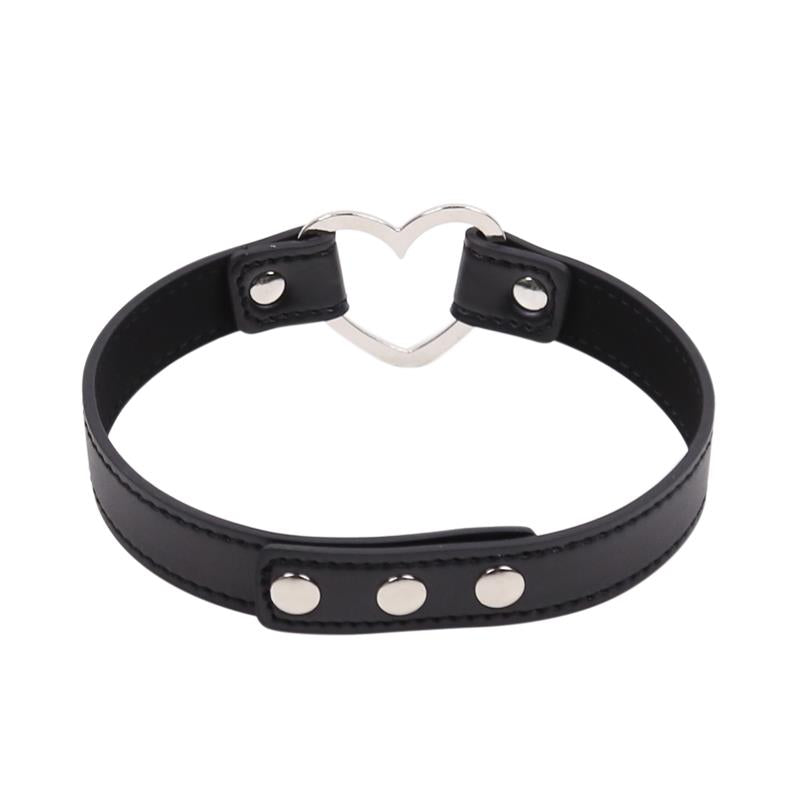 Collar Con Aro En Forma De Corazón Negro