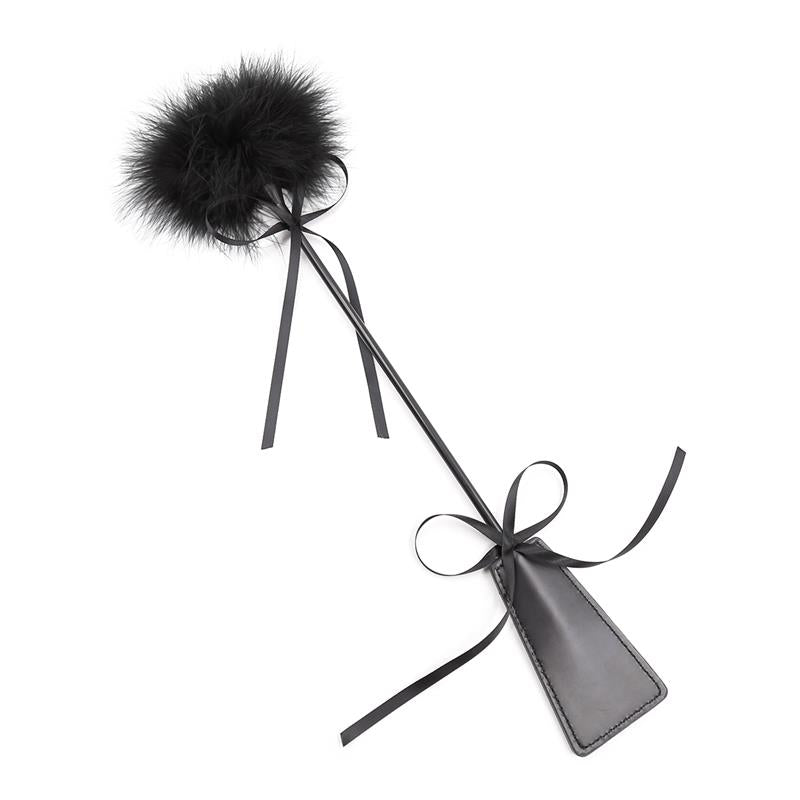 Plumas Estimuladoras Y Fusta 2 En 1 Negro
