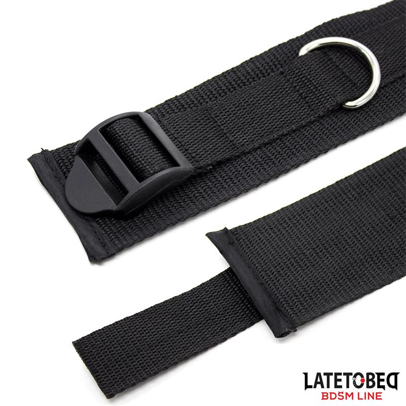 Restricciones Patra La Cama Con Esposas Ajustables